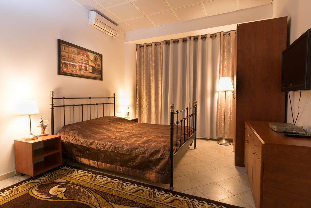 Hotel Rothschild 37 Bat Yam Ruang foto