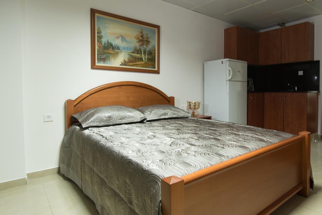 Hotel Rothschild 37 Bat Yam Ruang foto