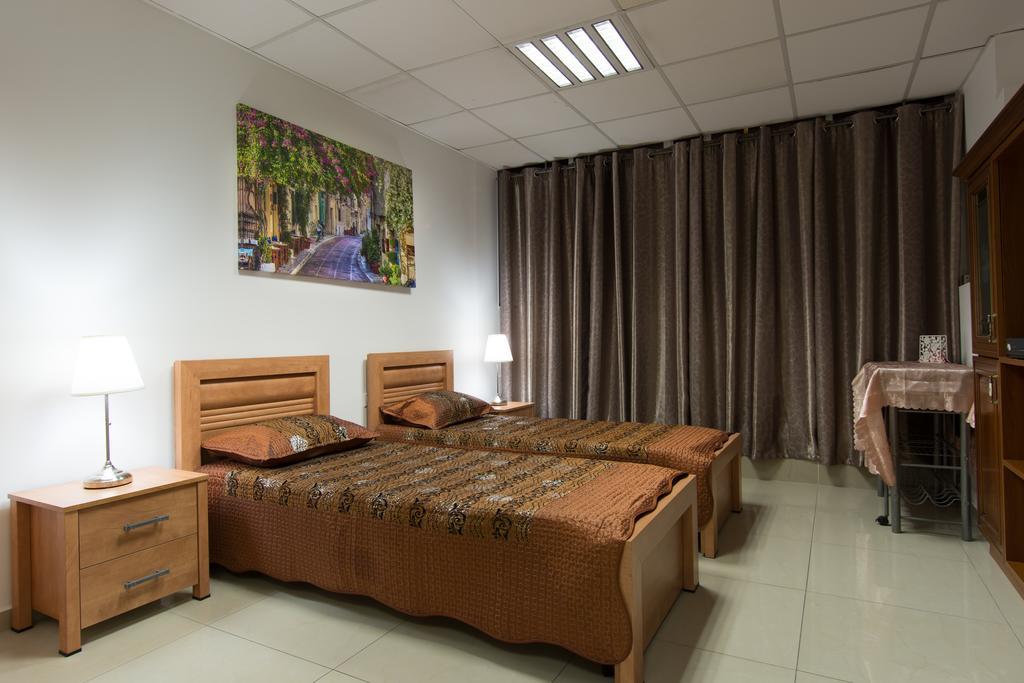 Hotel Rothschild 37 Bat Yam Ruang foto