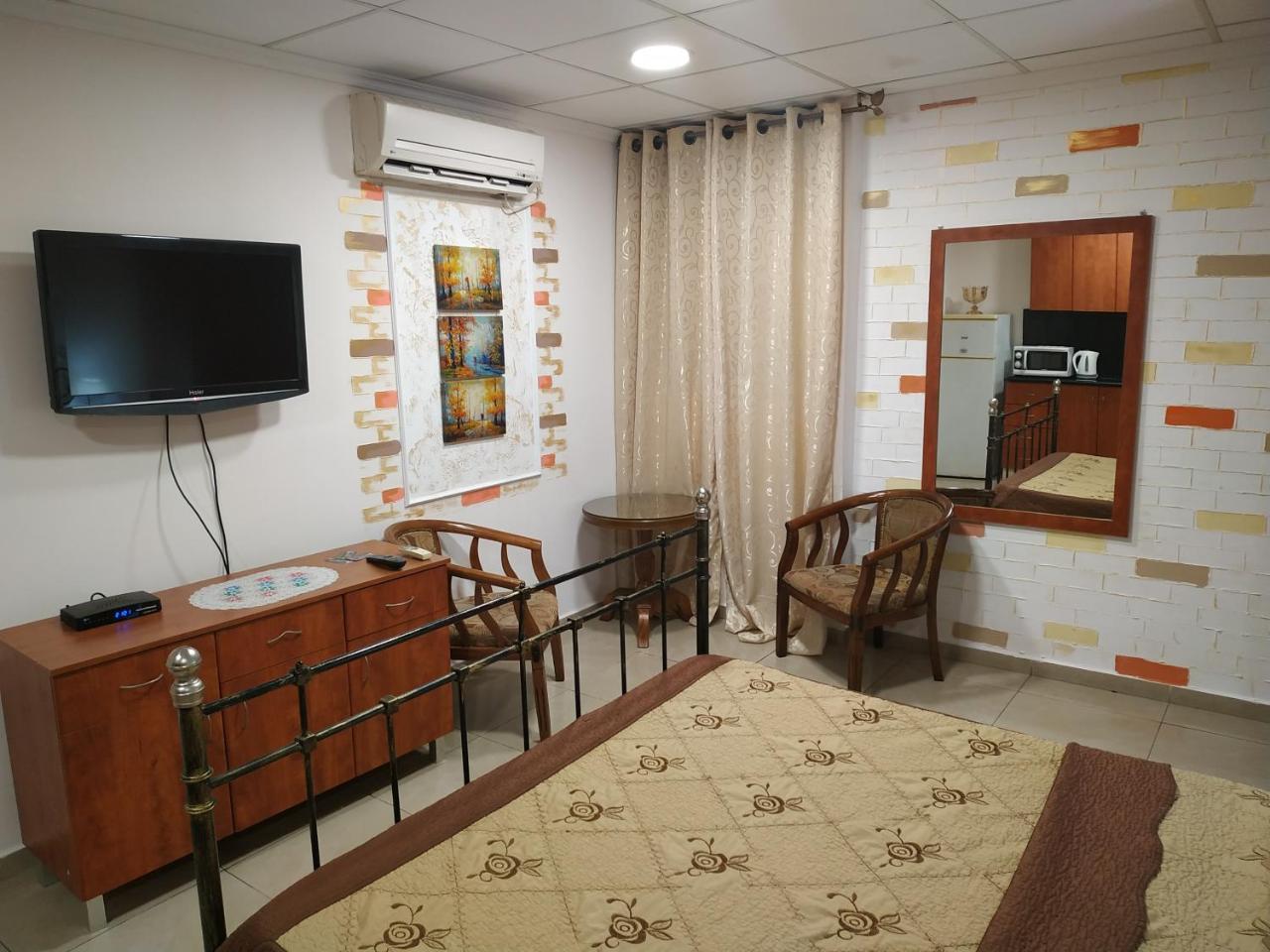 Hotel Rothschild 37 Bat Yam Bagian luar foto