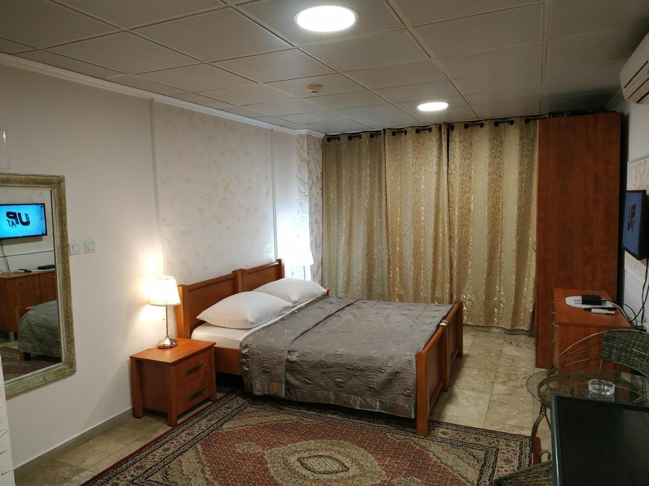 Hotel Rothschild 37 Bat Yam Bagian luar foto