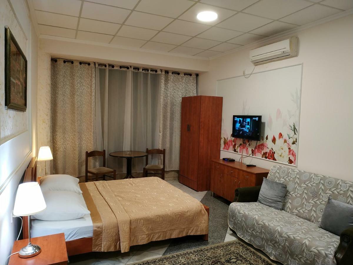 Hotel Rothschild 37 Bat Yam Bagian luar foto